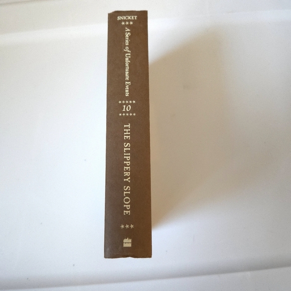 A Series of Unfortunate Events: The Slippery Slope Hardcover Book #10 - Picture 2 of 5